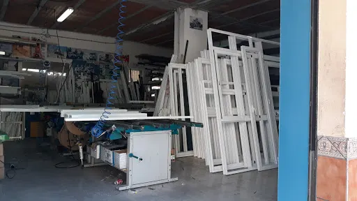 Aluminios la huertecilla - Carpintería metálica y de aluminio en Málaga - foto 2