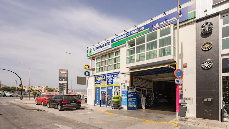 Euromaster Neumáticos Sandro - Taller de reparación de automóviles en Málaga - foto 2