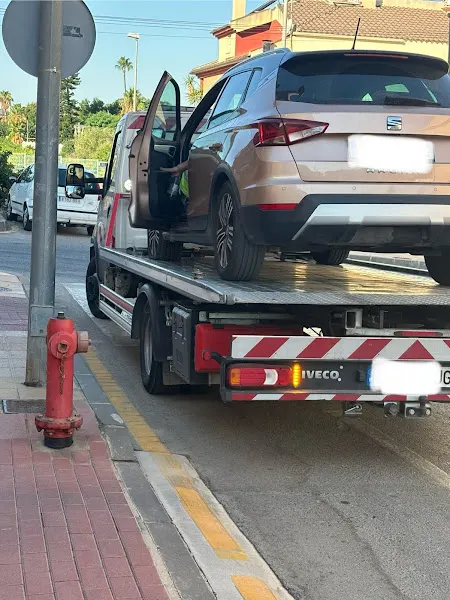Grúas Belén - Nave 4 - Taller de automóviles en Murcia - foto 2