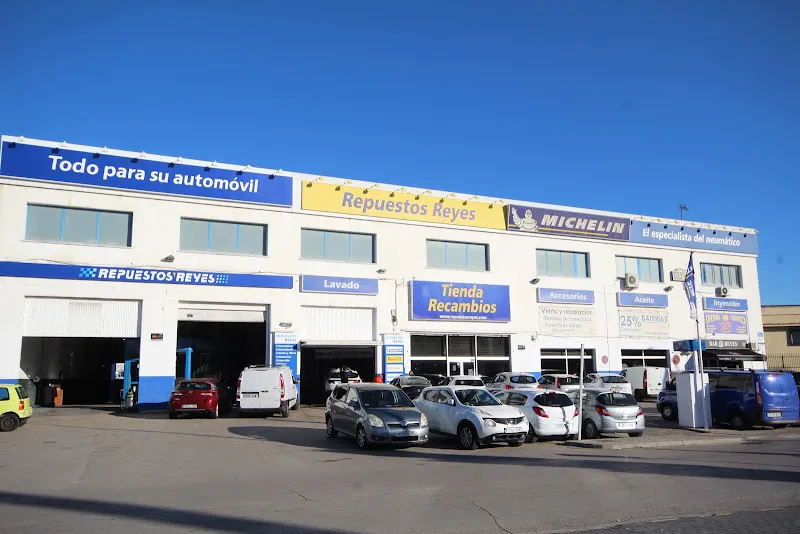 Tienda de Recambios en Fuenlabrada - Taller Mecánica Rápida - Neumáticos - Túnel de Lavado - REPUESTOS REYES