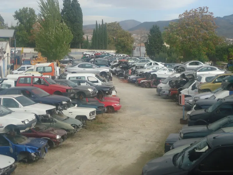 Autodesguace Linares SL - Desguace en Ogijares - foto 2