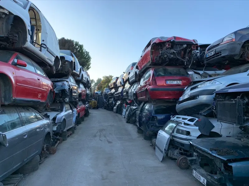 Desguaces De Automóviles, S.L. - Desguace en Llica de Vall - foto 2