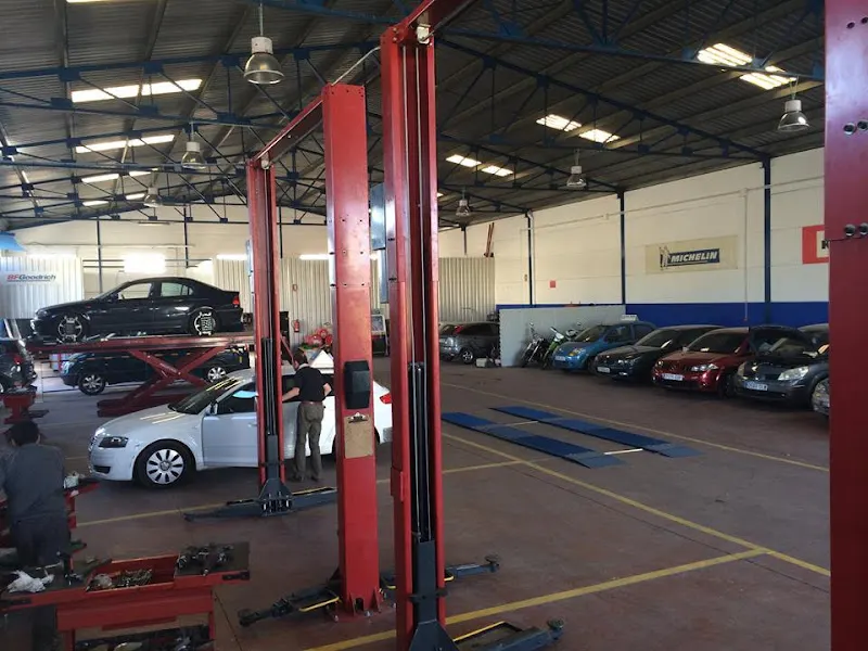 Autocenter Los Pedroches - Taller de reparación de automóviles en Pozoblanco - foto 2