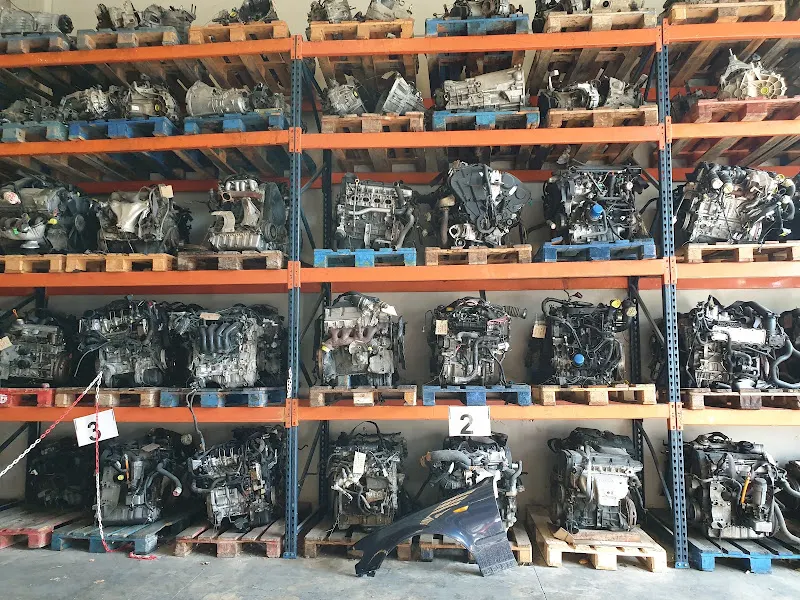 Motor y caja ( Desguaces J.M Balaguer ) - Tienda de repuestos para automóviles en Vila-seca - foto 2