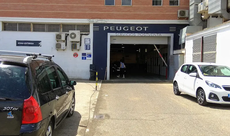 Peugeot Automares TALLER - Taller de automóviles en Tomares - foto 2