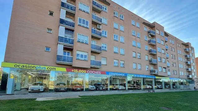 OcasionPlus Burlada Concesionario de coches de segunda mano - Tienda de vehículos de segunda mano y de ocasión en Pamplona - foto 2