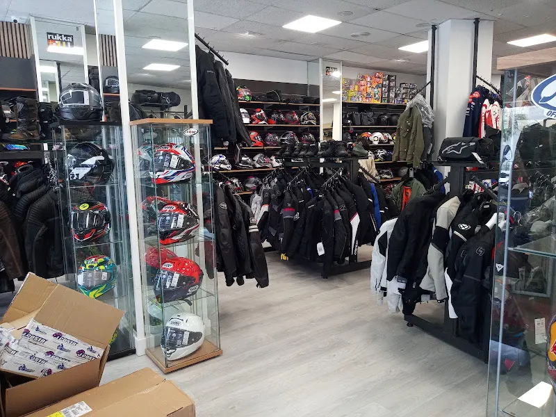 EVOLUTION MOTOS - Tienda de repuestos para motos en Granada - foto 3