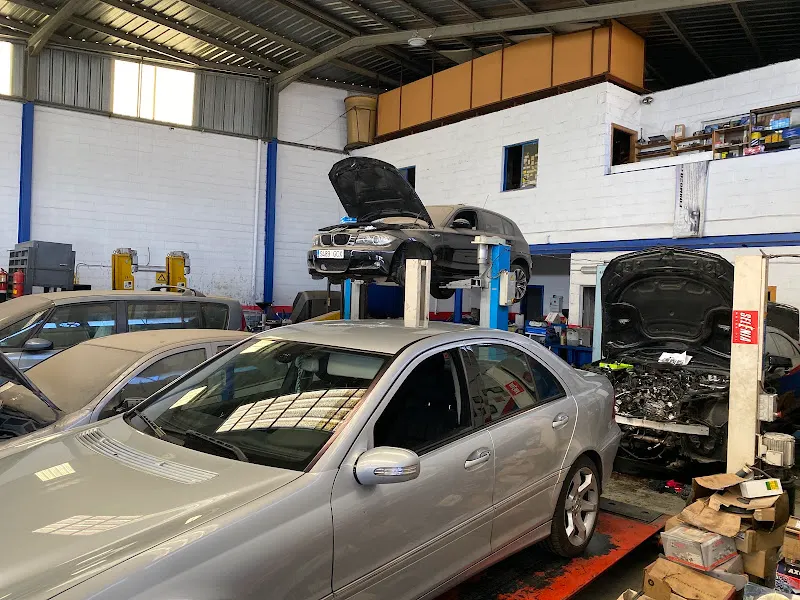 TALLERES JESÚS MARTÍN - Taller de reparación de automóviles en Armilla - foto 2