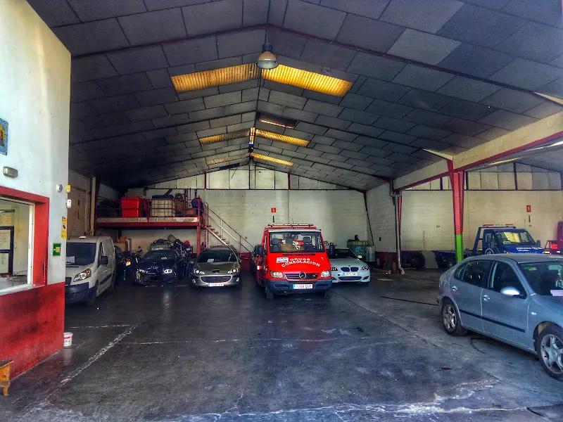 Grúas Consolación Pérez S.l. - Servicio de remolque en Huelva - foto 2
