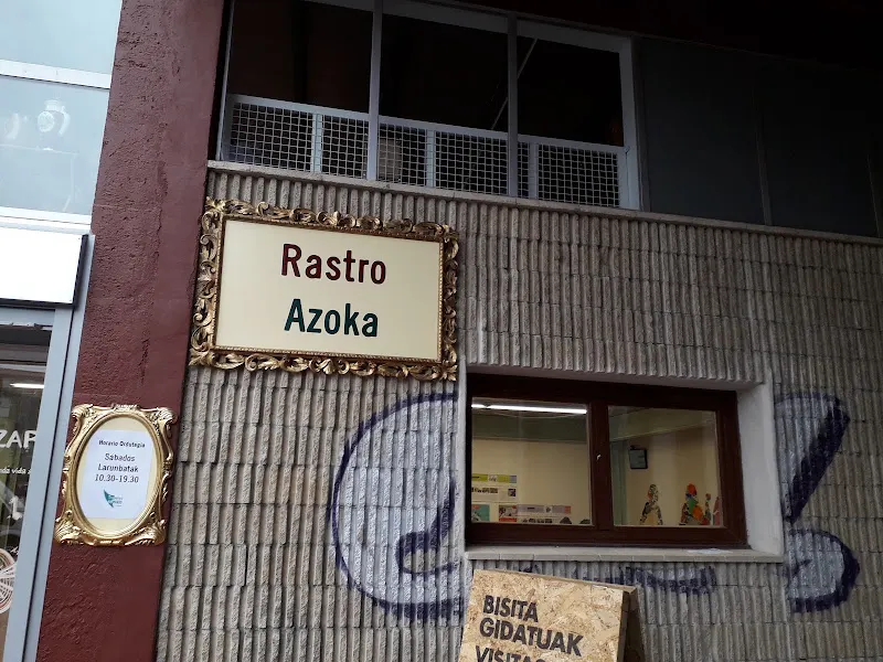 Rastro Berriozar - Traperos de Emaús Navarra - Tienda de segunda mano en Berriozar - foto 2