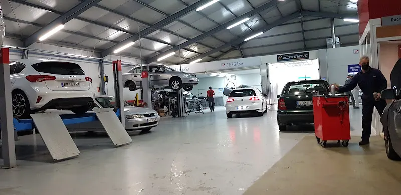 NOACAR AUTOMOCIONES S.L.U. - Taller de automóviles en Cee - foto 2