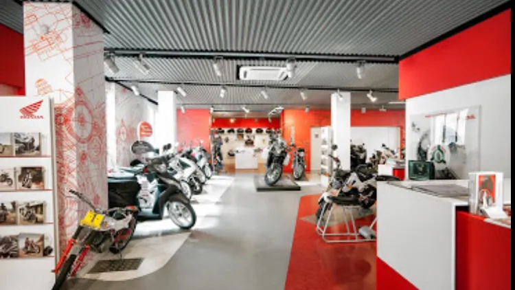 Repuestos Quintana - Tienda de repuestos para motos en Madrid - foto 3