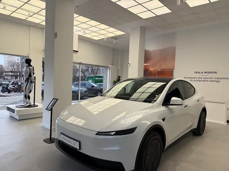 Tesla Madrid Ríos Rosas