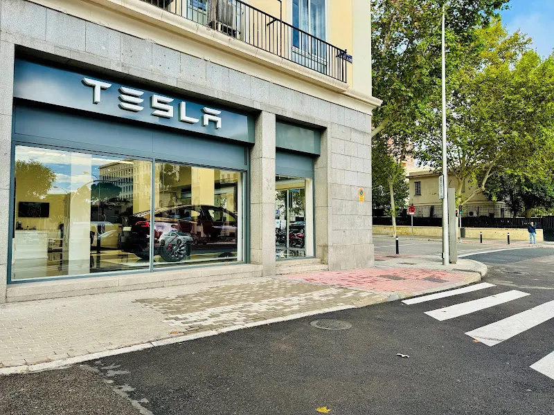 Tesla Madrid Ríos Rosas - Concesionario de automóviles en Madrid - foto 2